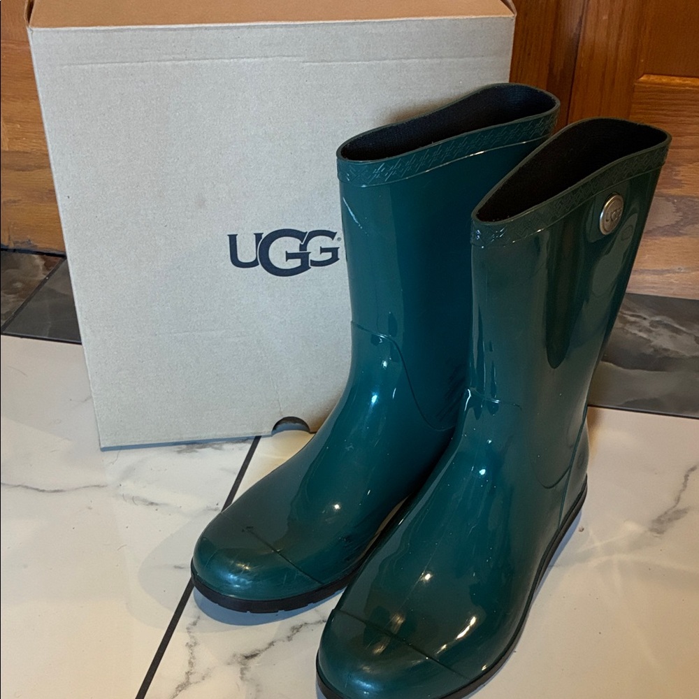 UGG pine green Glossy Mid-Calf Rain Boot with Branded Button 10 sienna boot - Picture 2 of 10